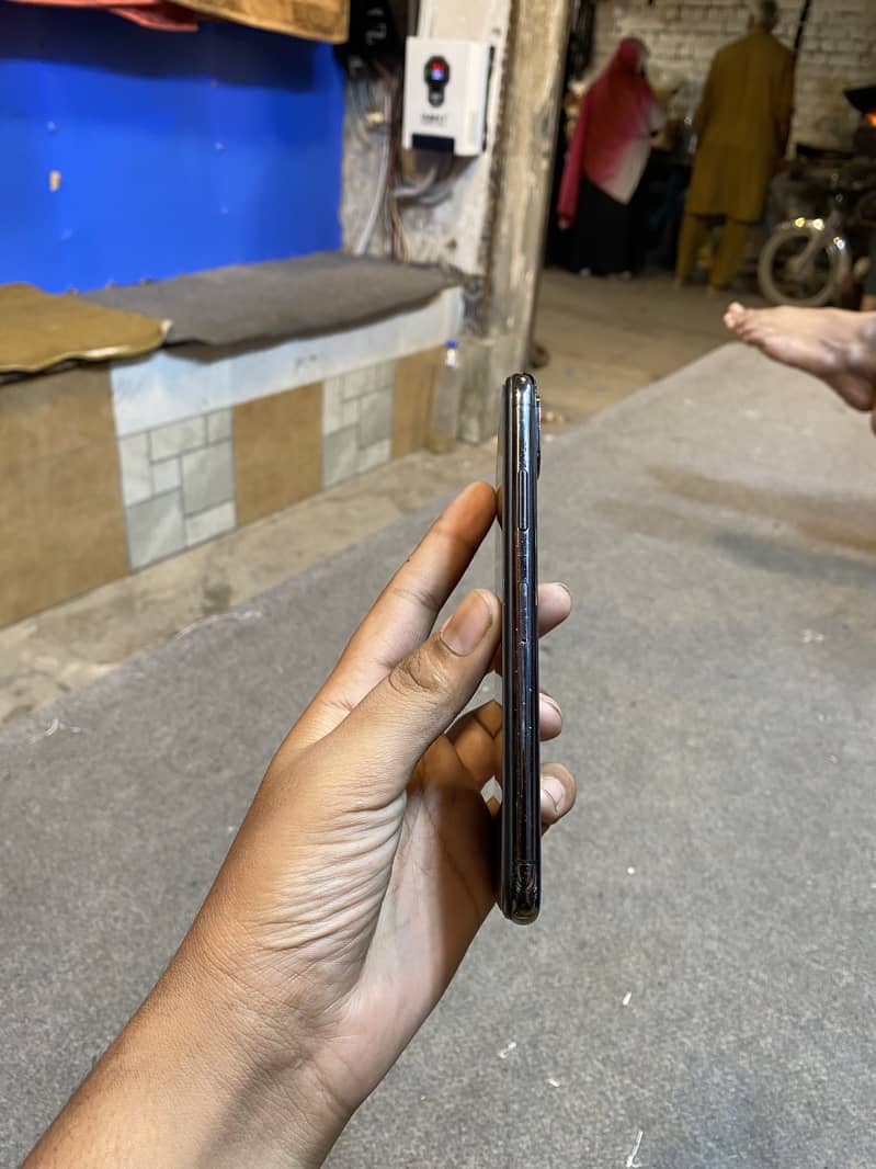 Apple iPhone X 3