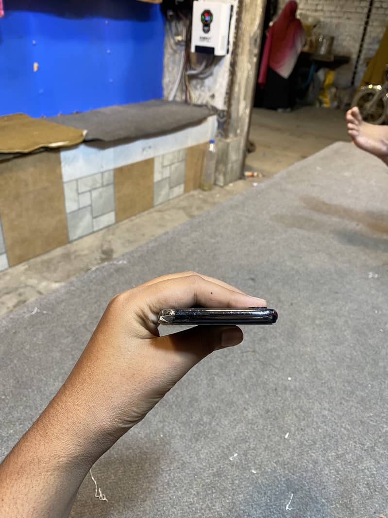 Apple iPhone X 5