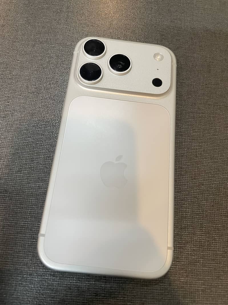 Apple iPhone 17 Pro 0