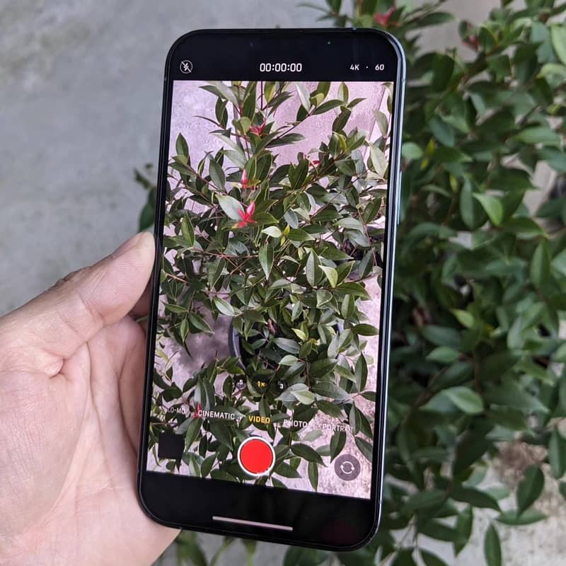 Apple iPhone 13 Pro Max 4