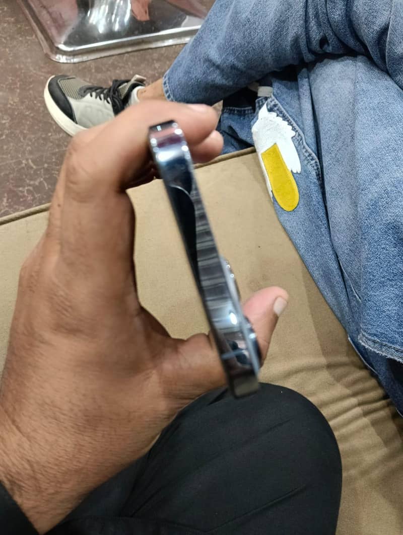 Apple iPhone 13 Pro Max 4