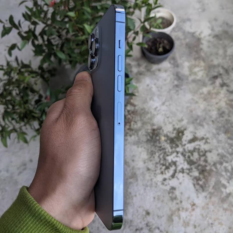Apple iPhone 13 Pro Max 6