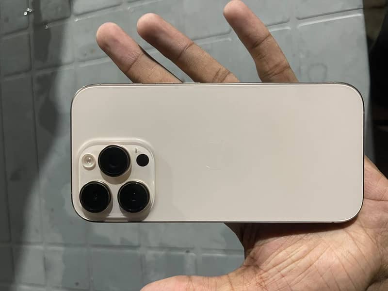 Apple iPhone 16 Pro 1