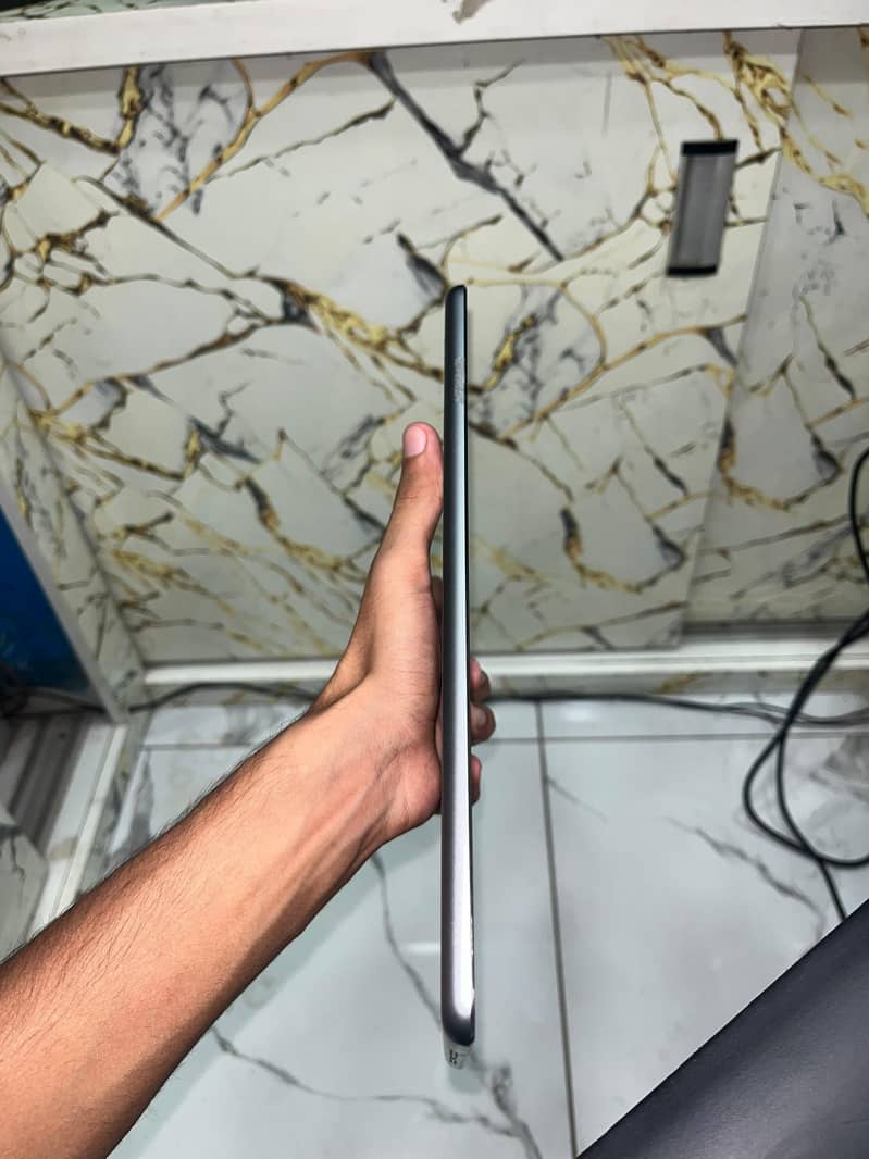 Ipad Air 1 10/10 condition 4