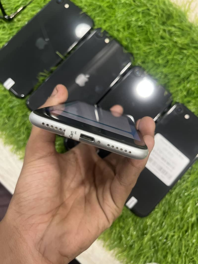 Apple iPhone SE 3