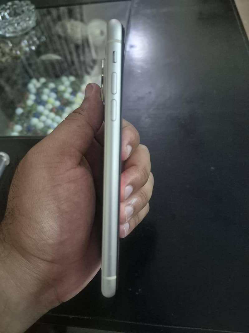 Apple iPhone 11 3