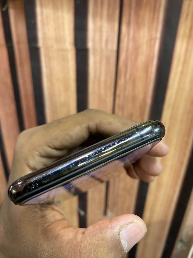 Apple iPhone XS 1
