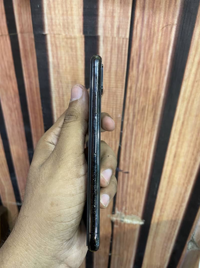Apple iPhone XS 5