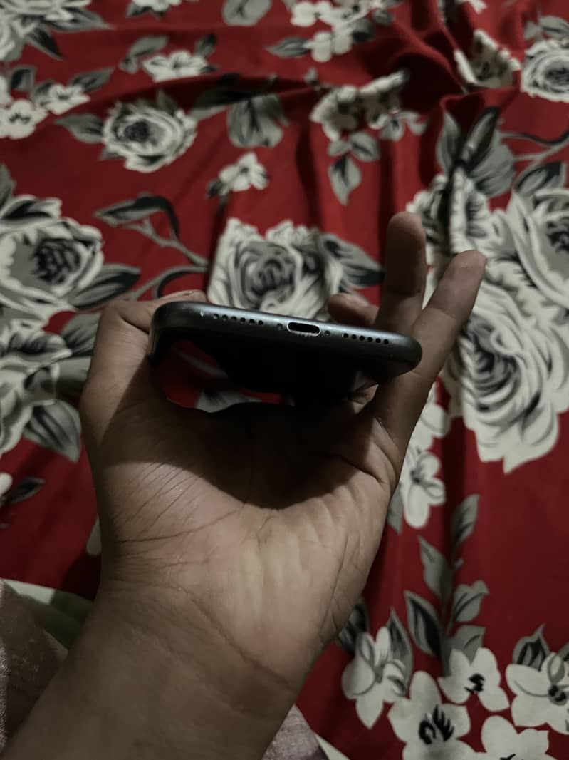 Apple iPhone 11 3