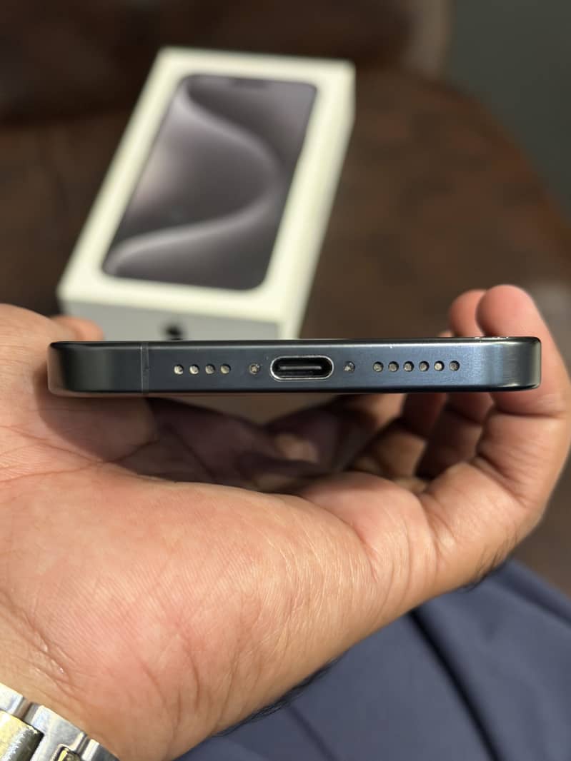 Apple iPhone 15 Pro Max 2