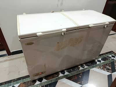 Waves Triplet Deep freezer in good condition for sale