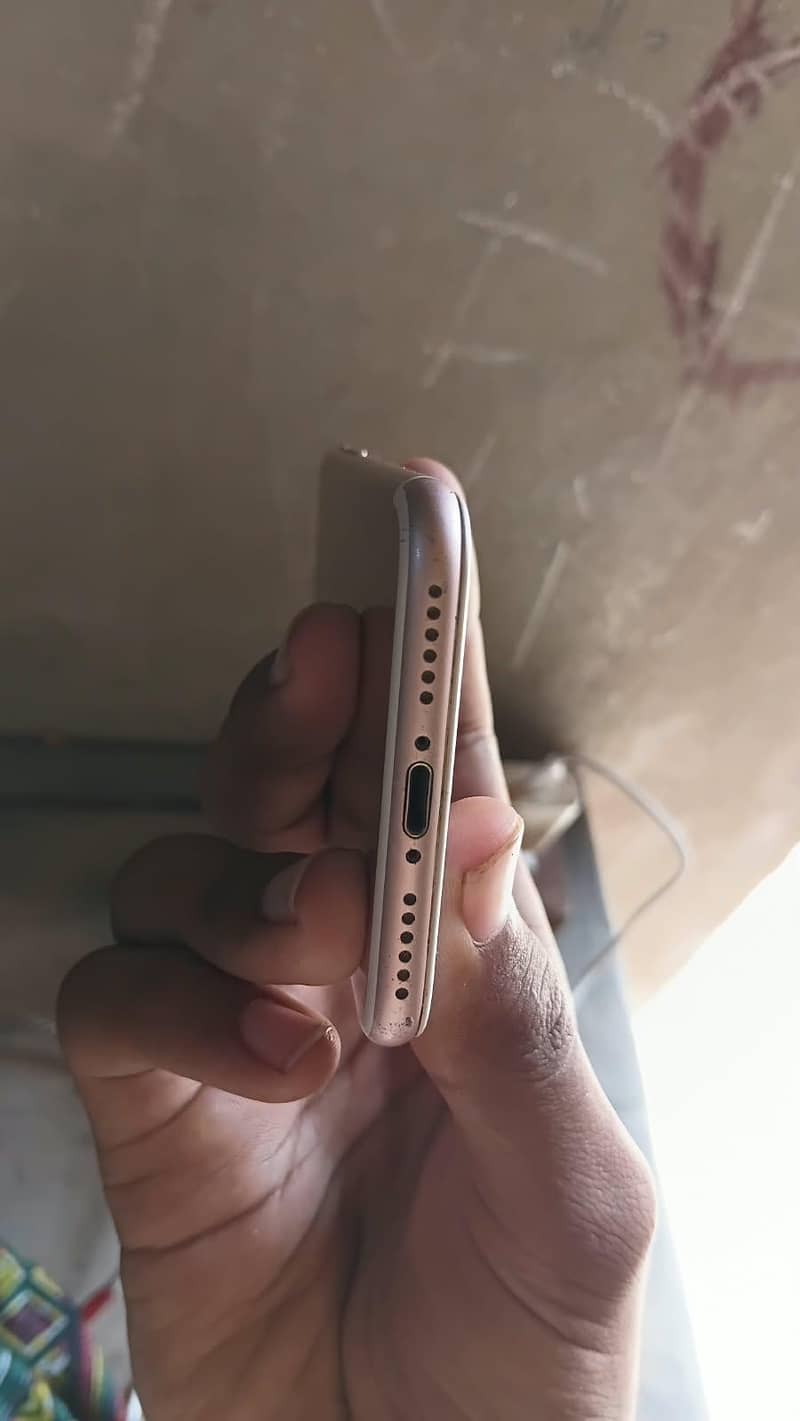 Apple iPhone 7 2