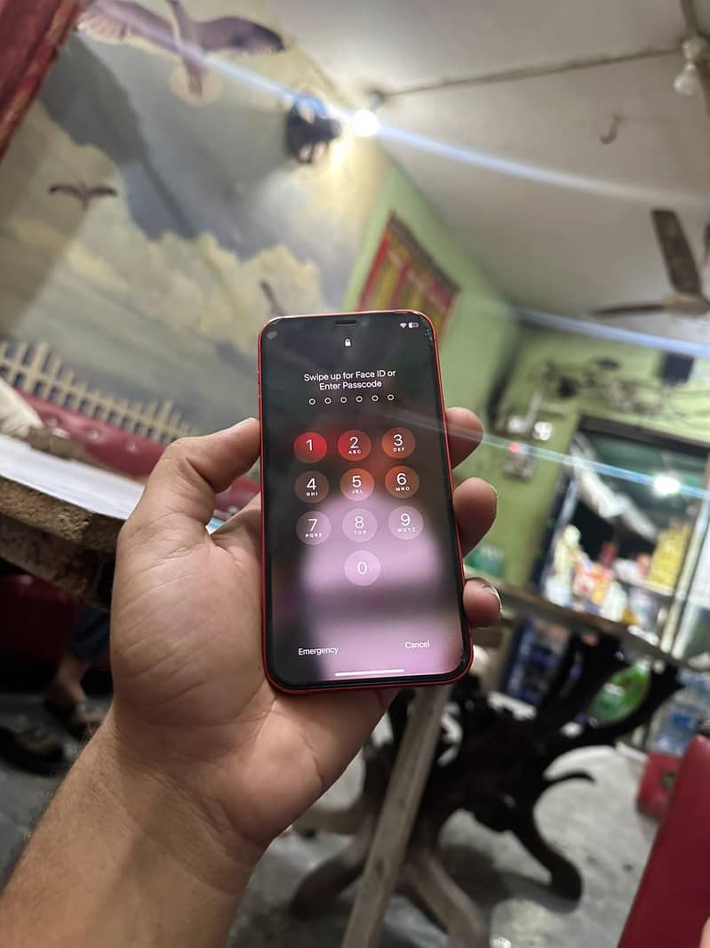 Apple iPhone 12 4