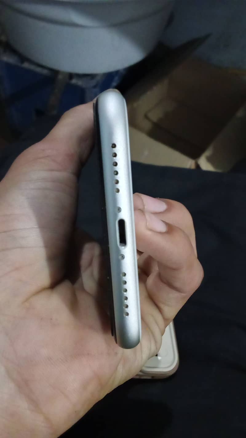 Apple iPhone 11 0