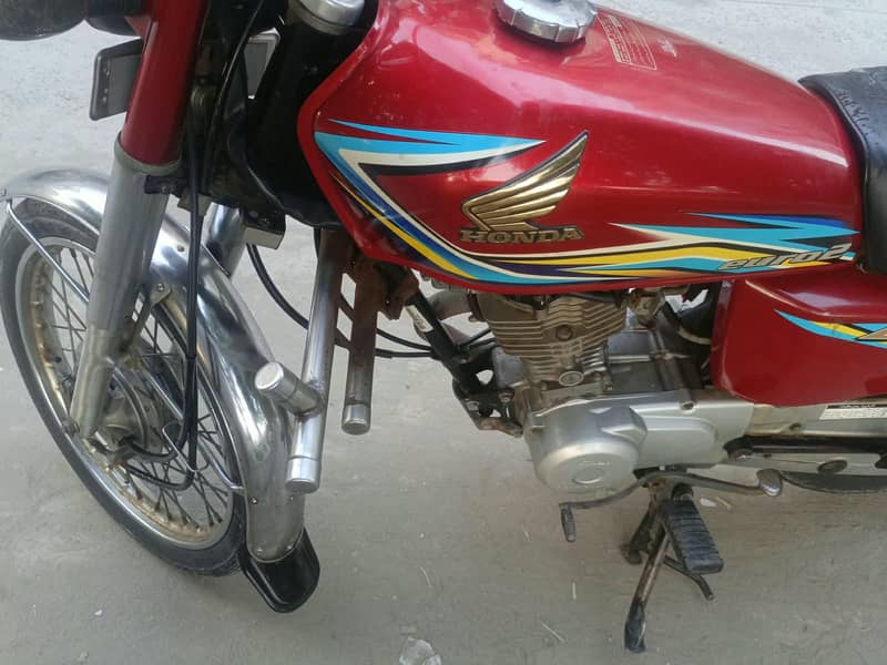 Honda 125 Red 4