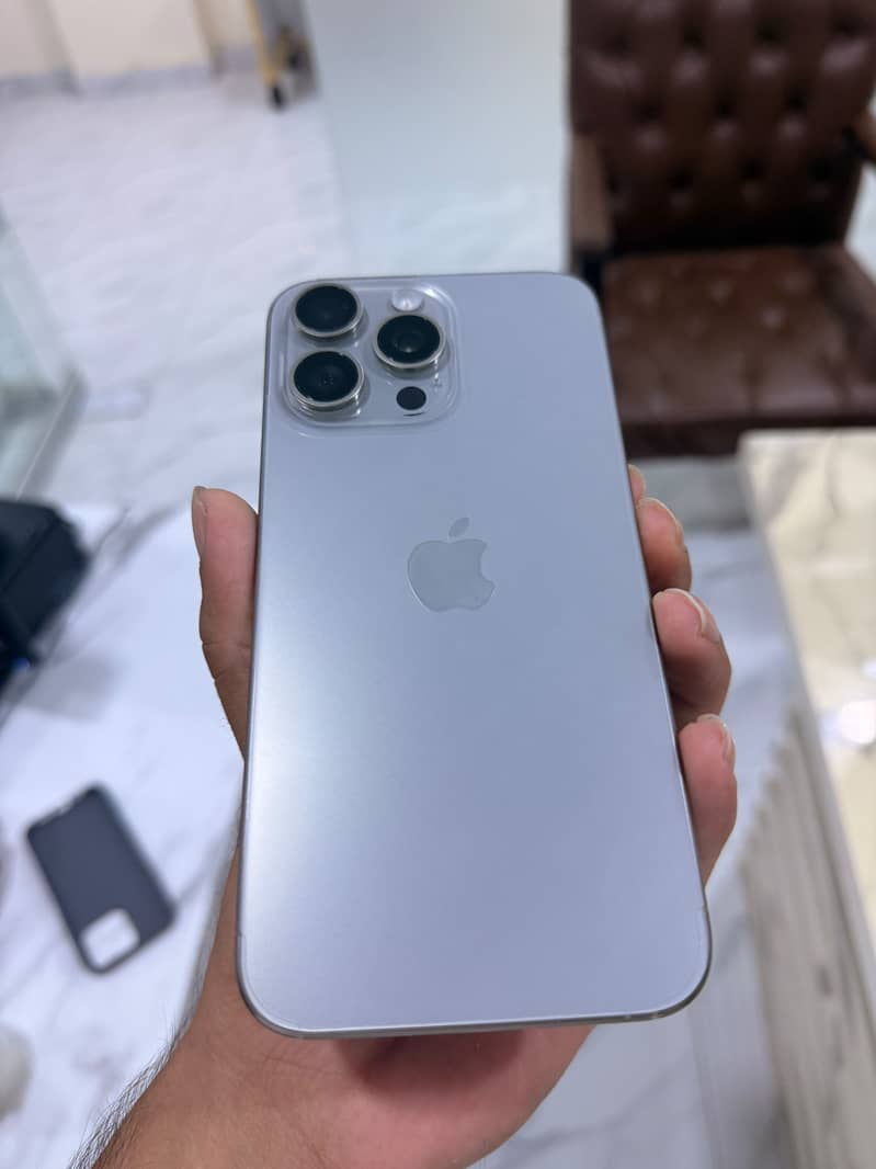 Apple iPhone 15 Pro Max 0