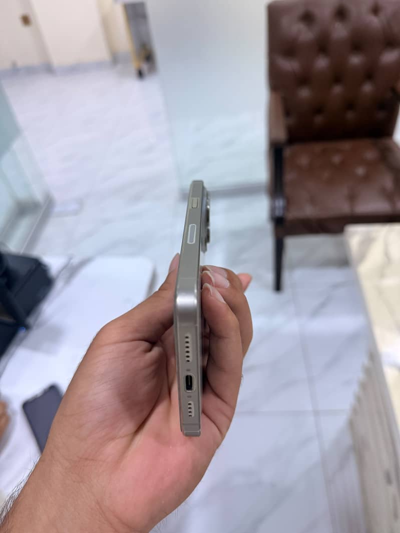 Apple iPhone 15 Pro Max 1
