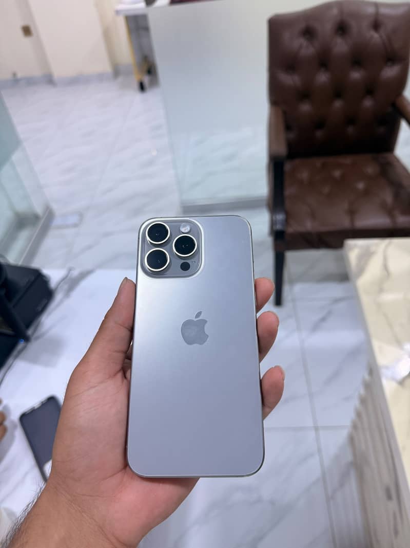 Apple iPhone 15 Pro Max 2