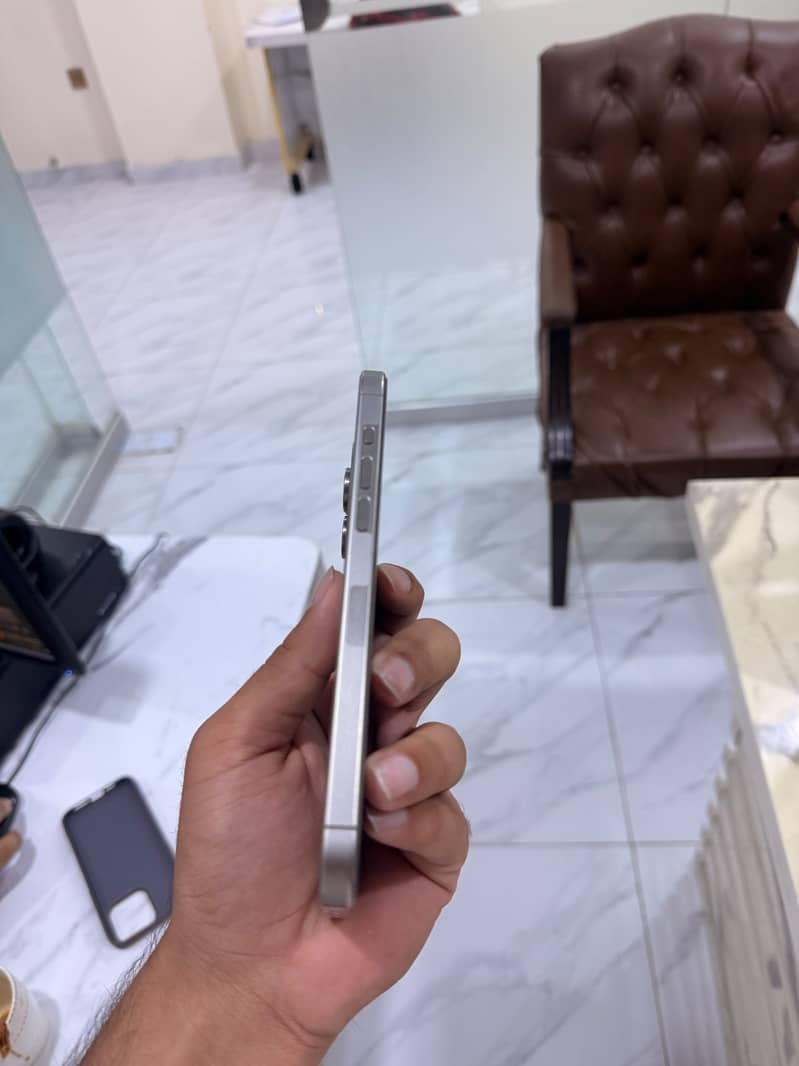 Apple iPhone 15 Pro Max 5