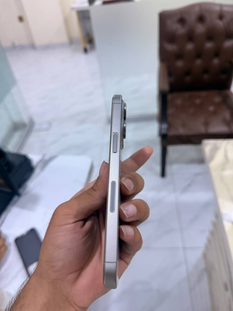 Apple iPhone 15 Pro Max 6