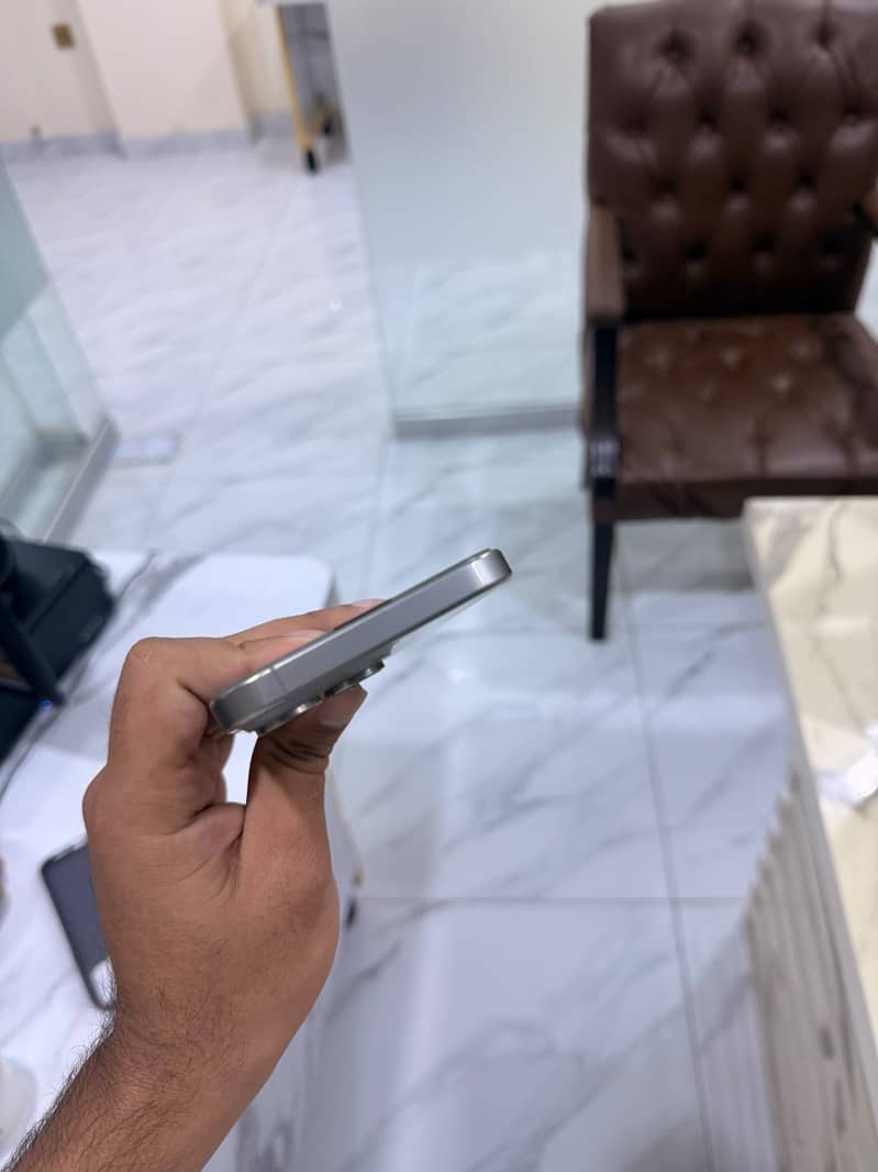 Apple iPhone 15 Pro Max 8