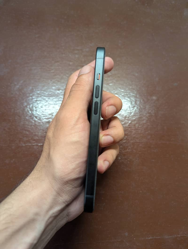 Apple iPhone 15 4