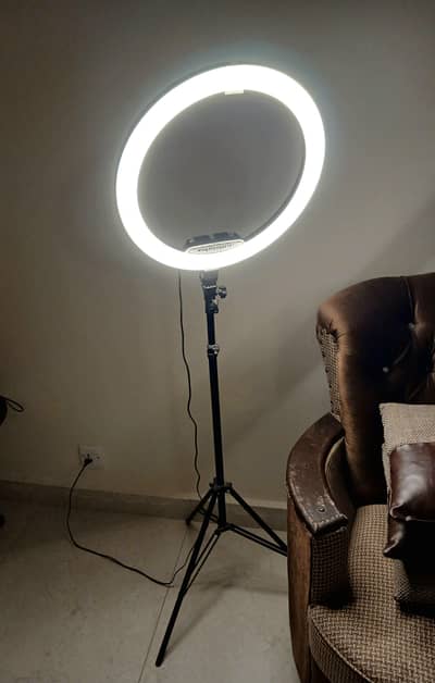 Ring light 18 inch hardly used