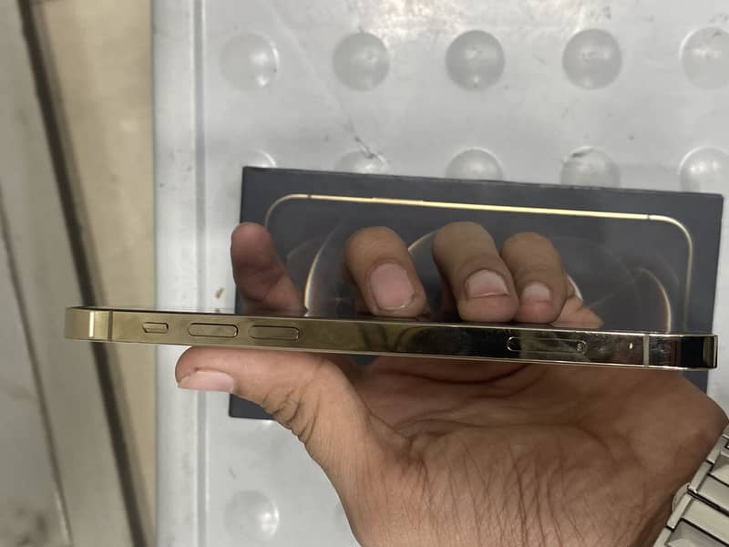Apple iPhone 12 Pro 2
