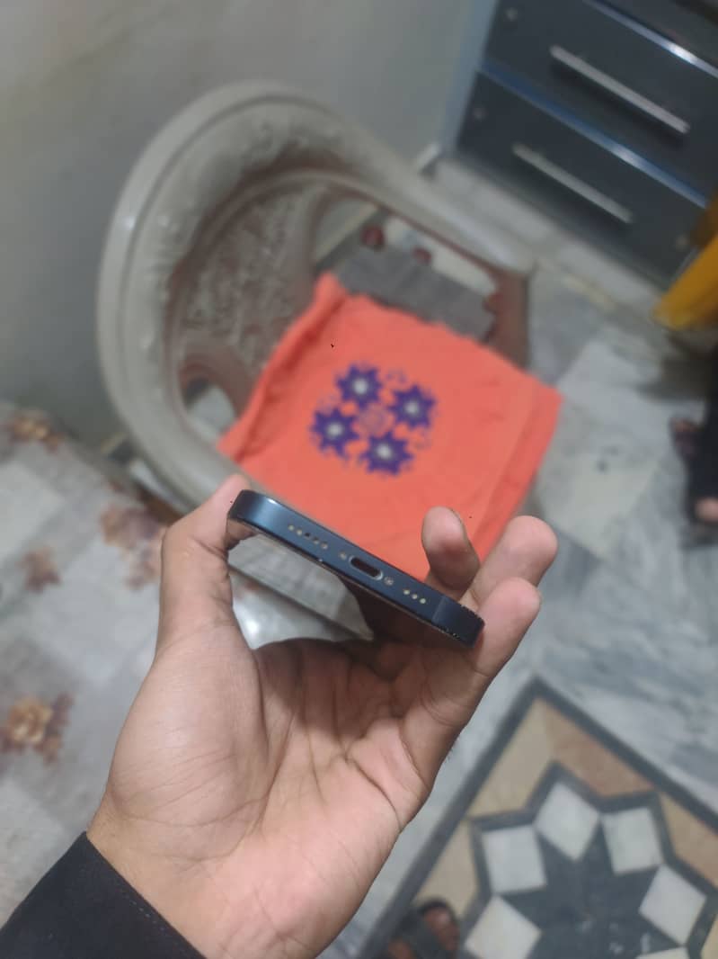 Apple iPhone 14 3