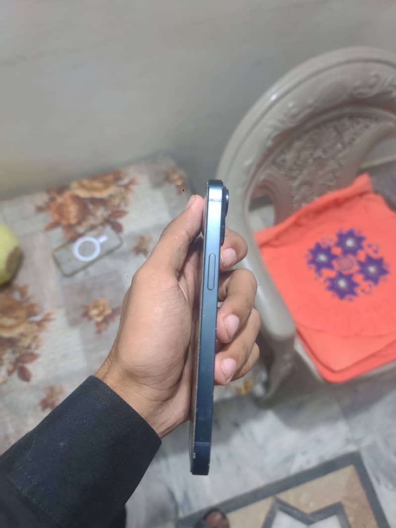 Apple iPhone 14 5