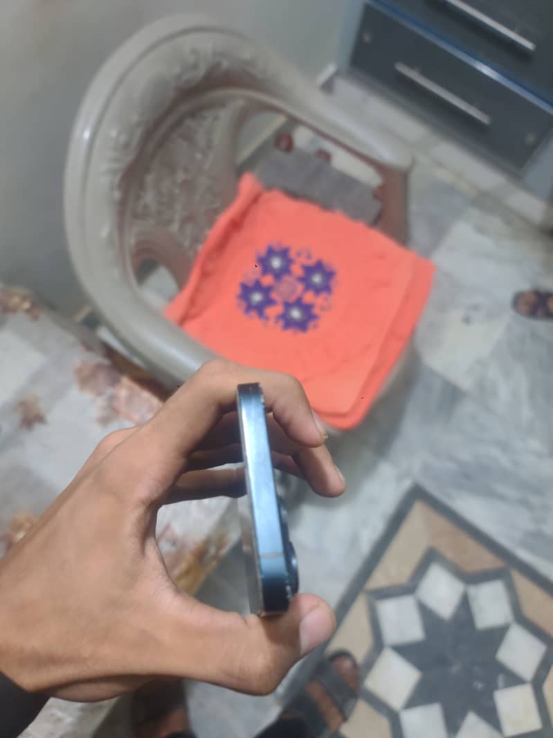 Apple iPhone 14 7