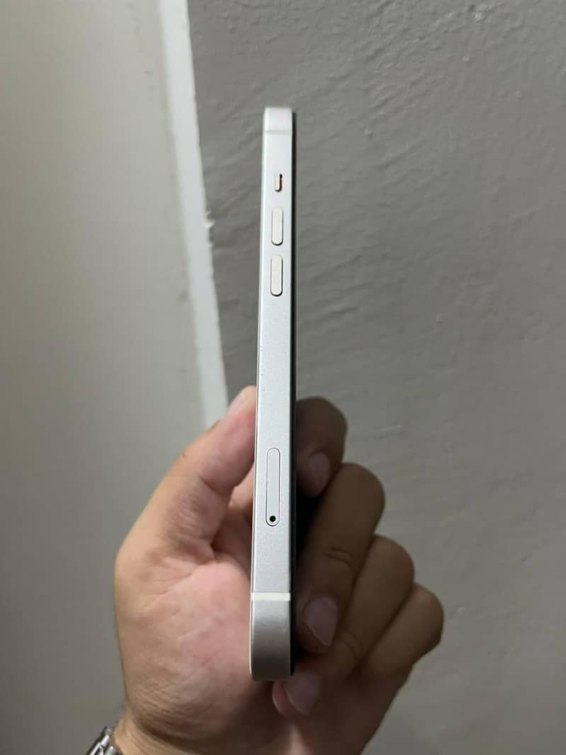 Apple iPhone 13 3