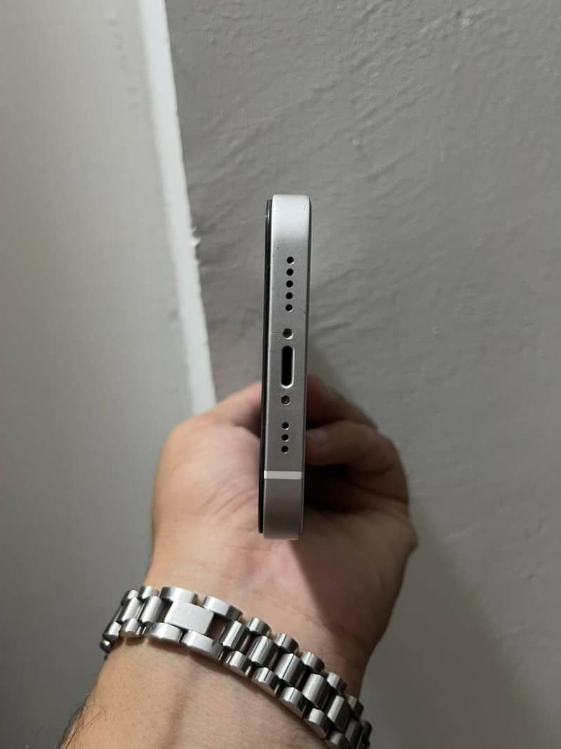 Apple iPhone 13 4