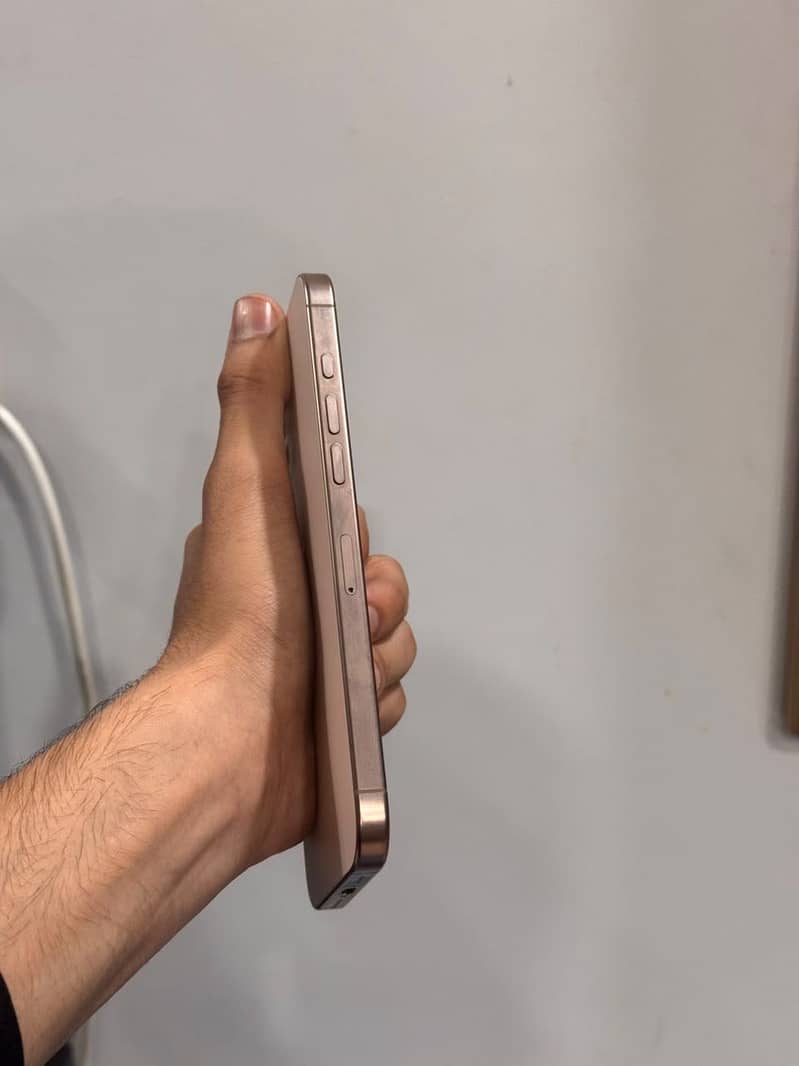 Apple iPhone 16 Pro Max 5