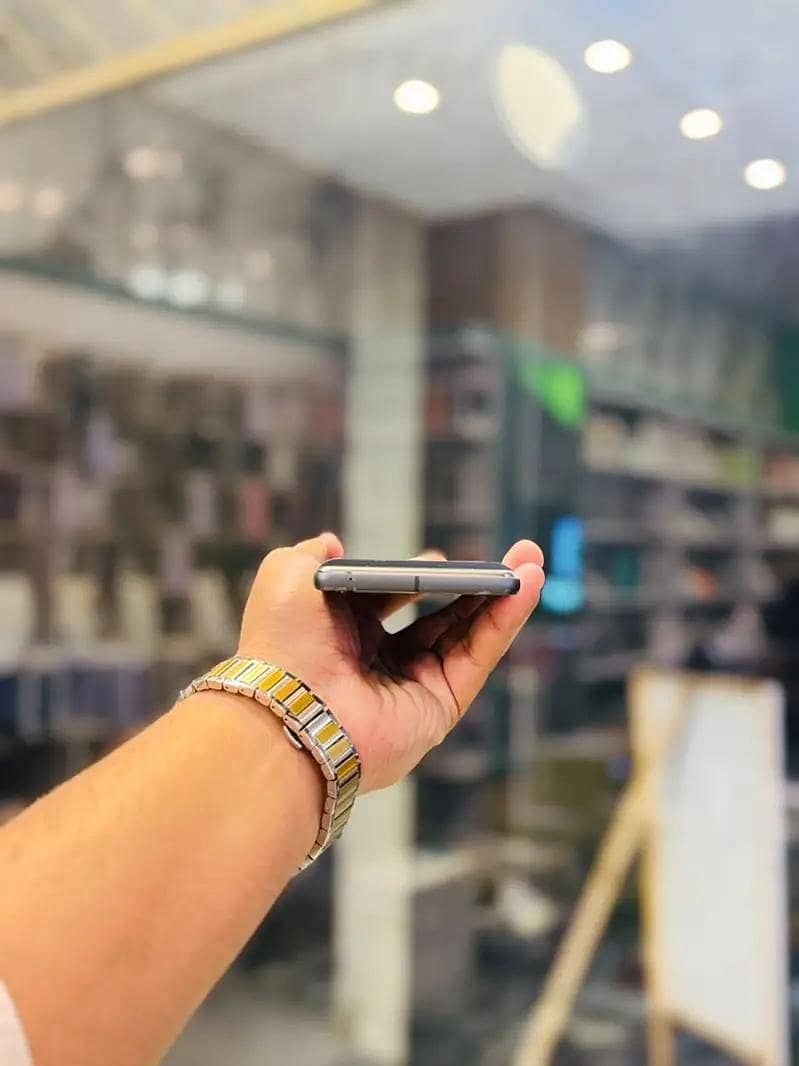 Google Pixel 7 4