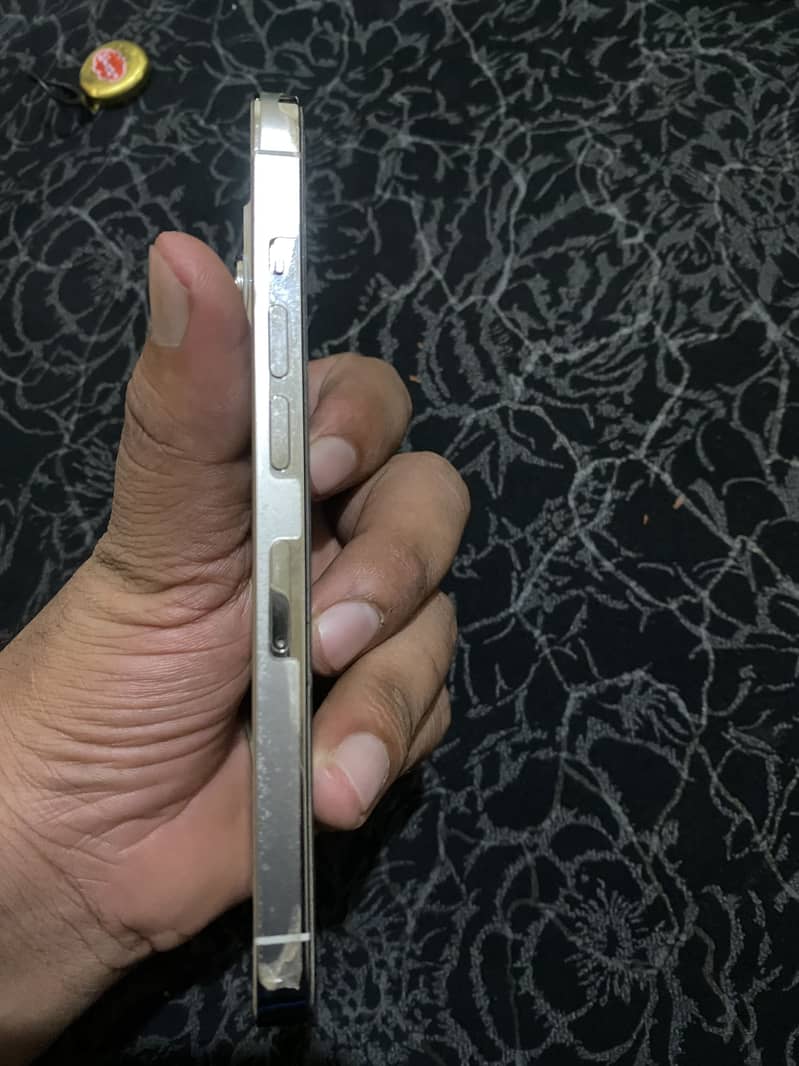 iPhone 13 Pro 4