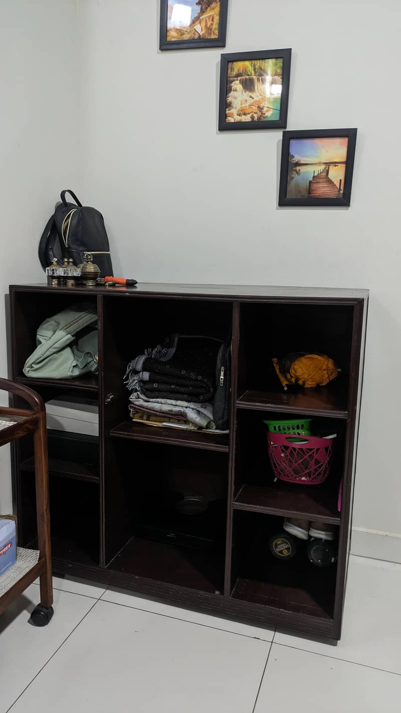 Cabinet 0