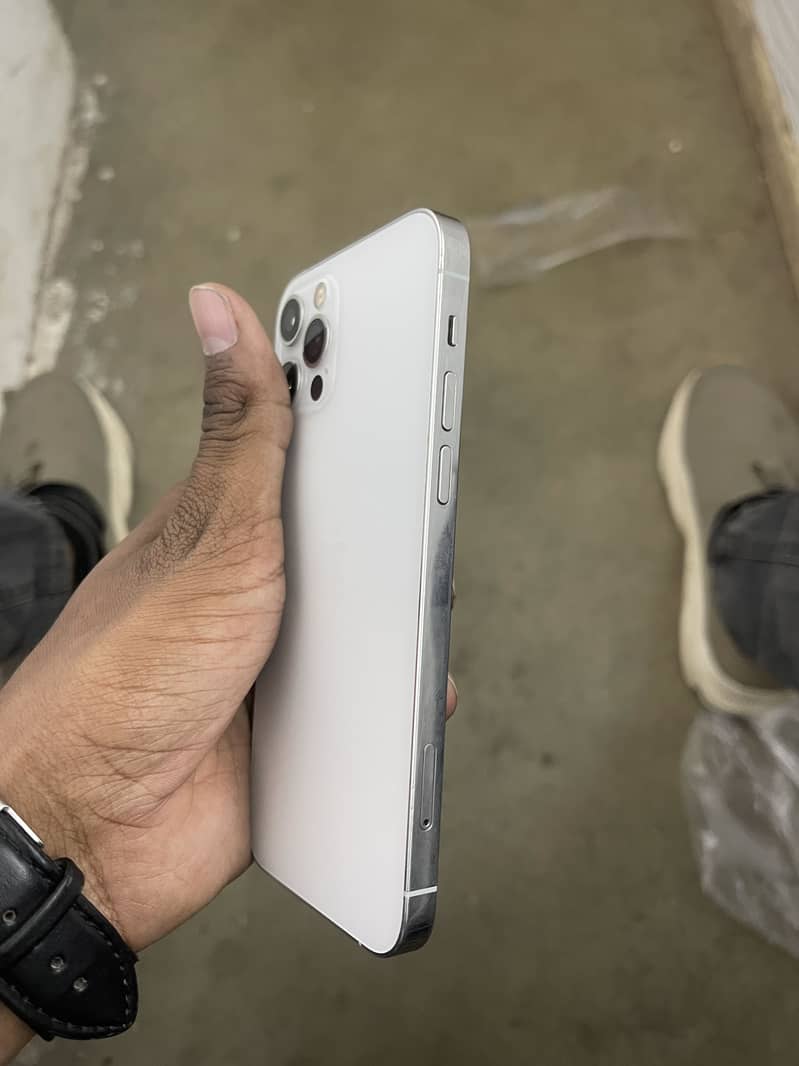Apple iPhone 12 Pro 2
