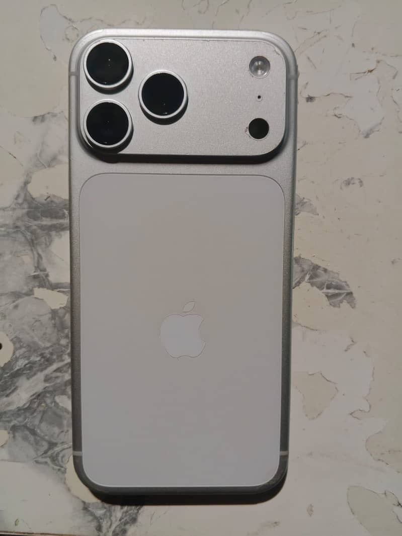 Apple iPhone 17 Pro Max 0