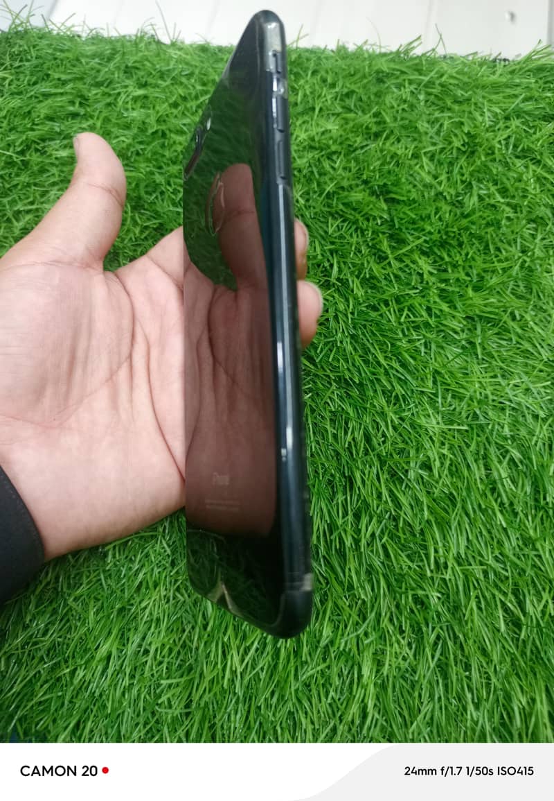 Apple iPhone 7 Plus 1