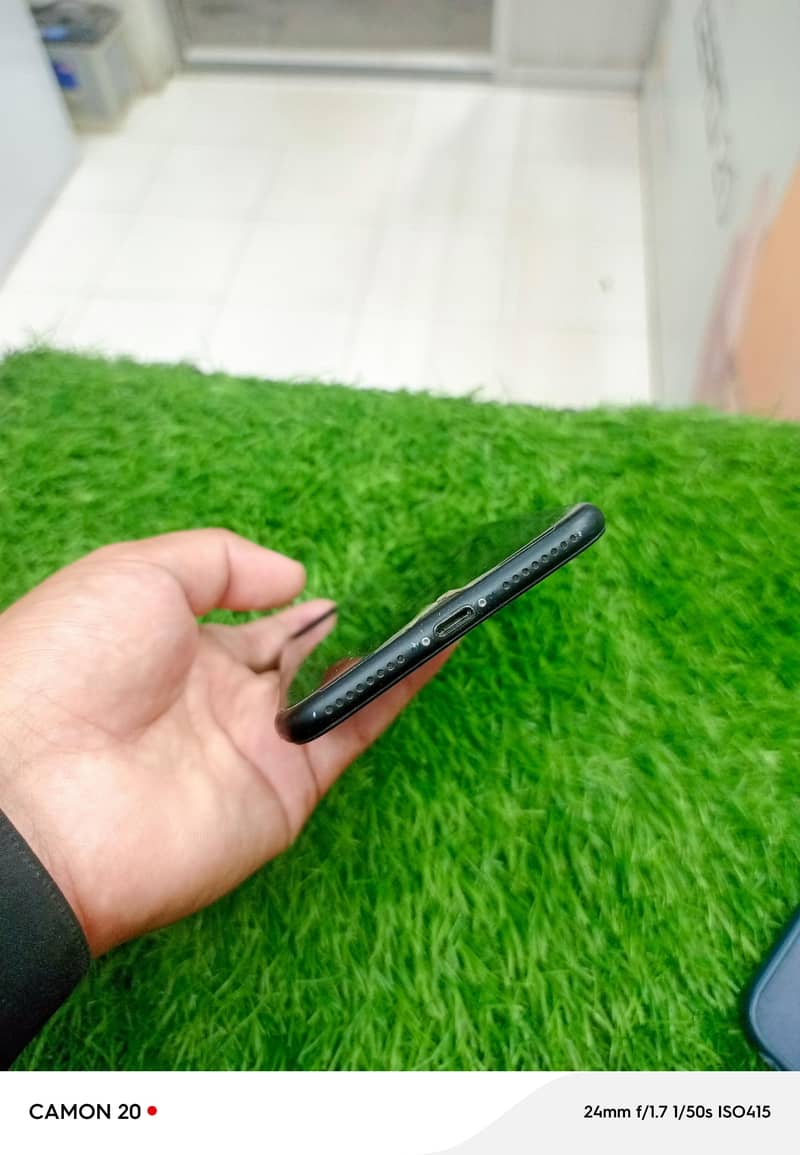 Apple iPhone 7 Plus 2