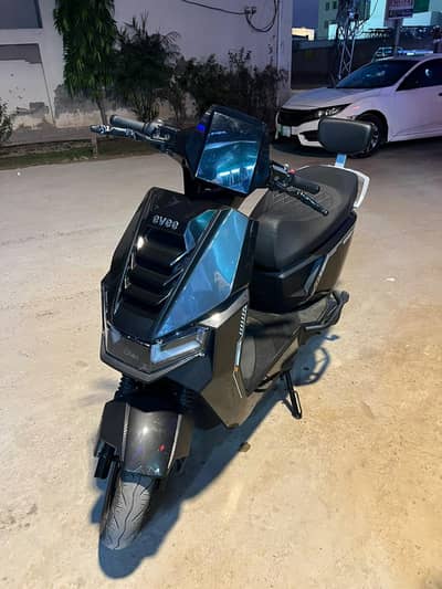 Evee S1 Air Electric Scooter Brand New Condition Just 1,180 KM Driven