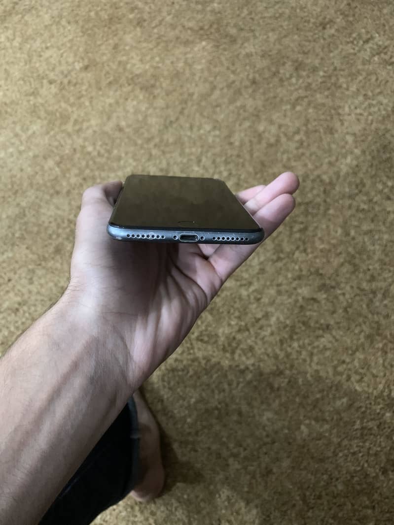 Apple iPhone 8 Plus 2