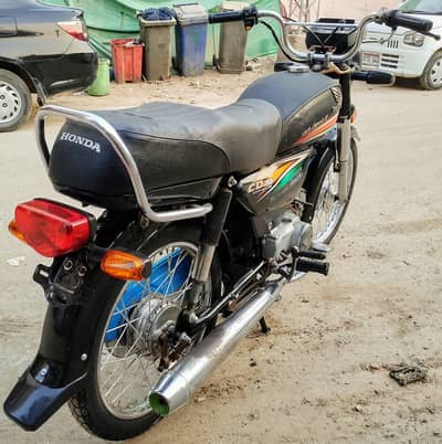 HONDA CD 70CC BLACK COLOUR MODEL 2015 KARACHI NUMBER REGISTRATION FOR