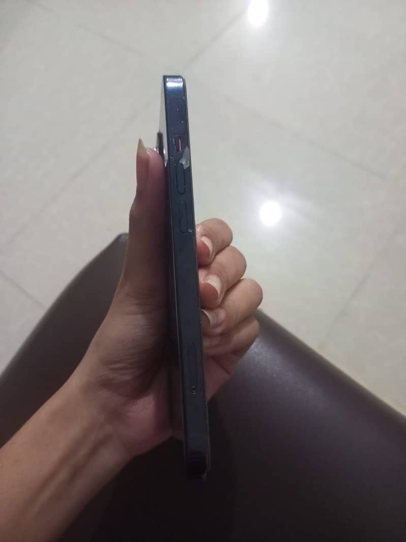Apple iPhone 13 1
