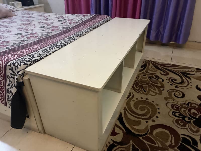 Queen size bed 1
