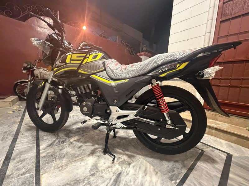 Honda CB150F 1