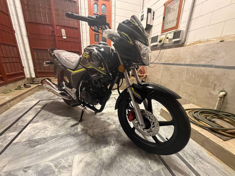 Honda CB150F 4
