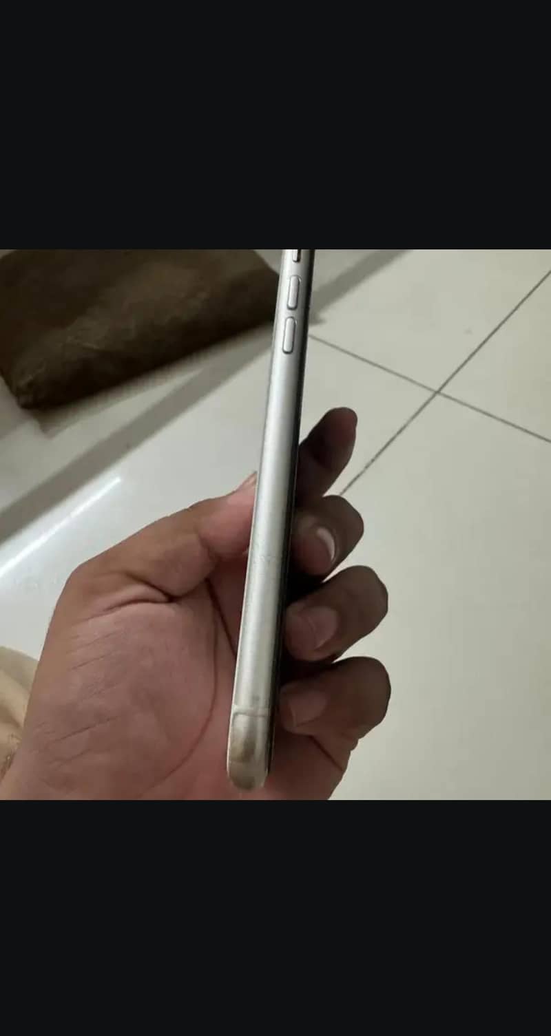 Apple iPhone 11 4