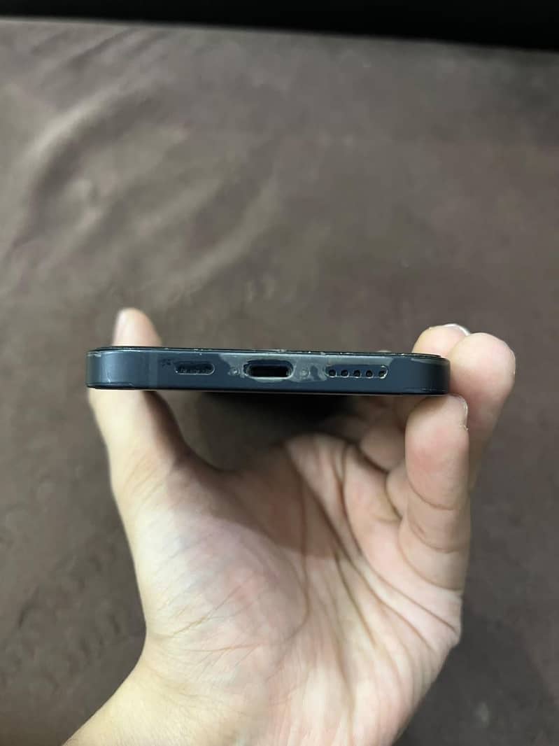 Apple iPhone 12 4